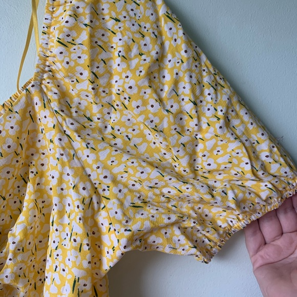 River Island yellow floral crop top with bow (NWT) - Picture 4 of 4
